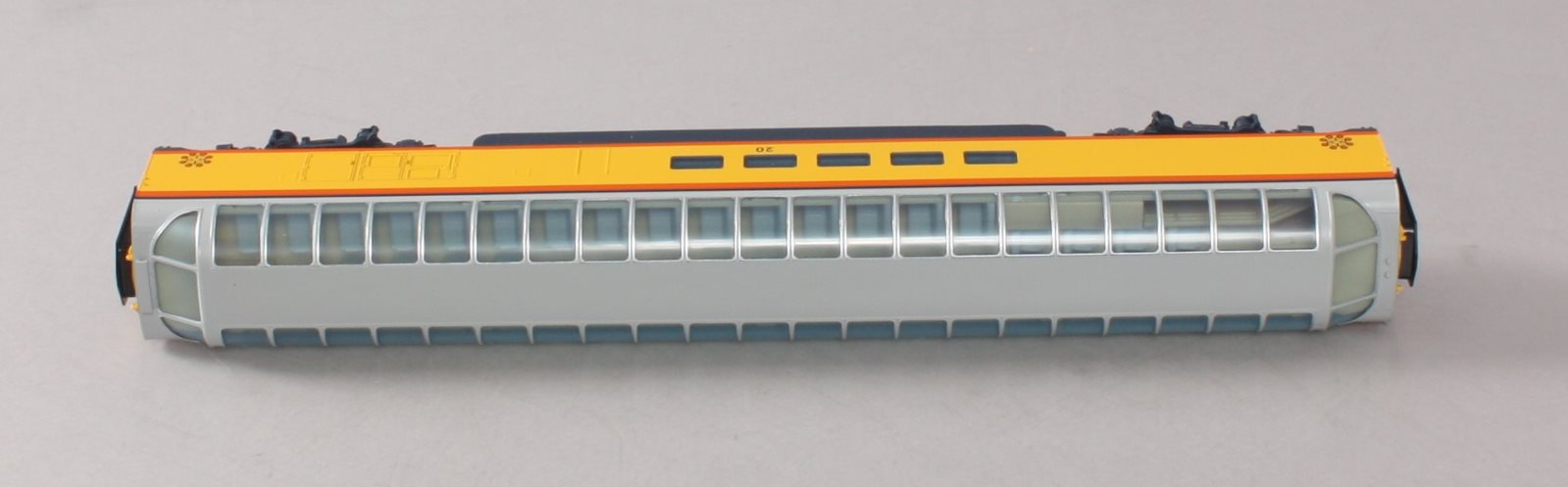 Walthers 932-6884 HO Chessie System Pullman-Standard Super Dome