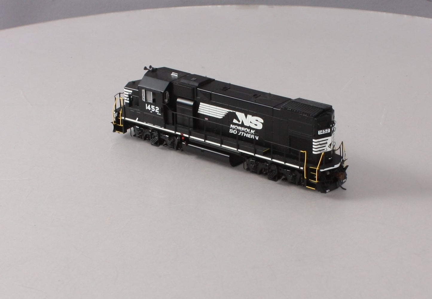 Athearn G68166 HO Norfolk Southern GP15-1 w/DCC & Sound Horsehead #1452