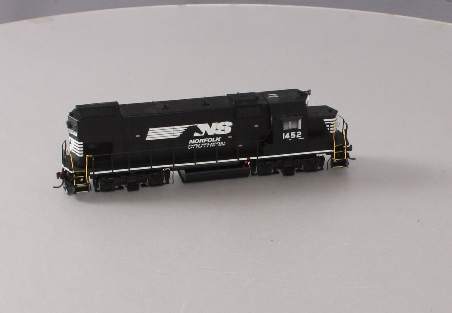 Athearn G68166 HO Norfolk Southern GP15-1 w/DCC & Sound Horsehead #1452