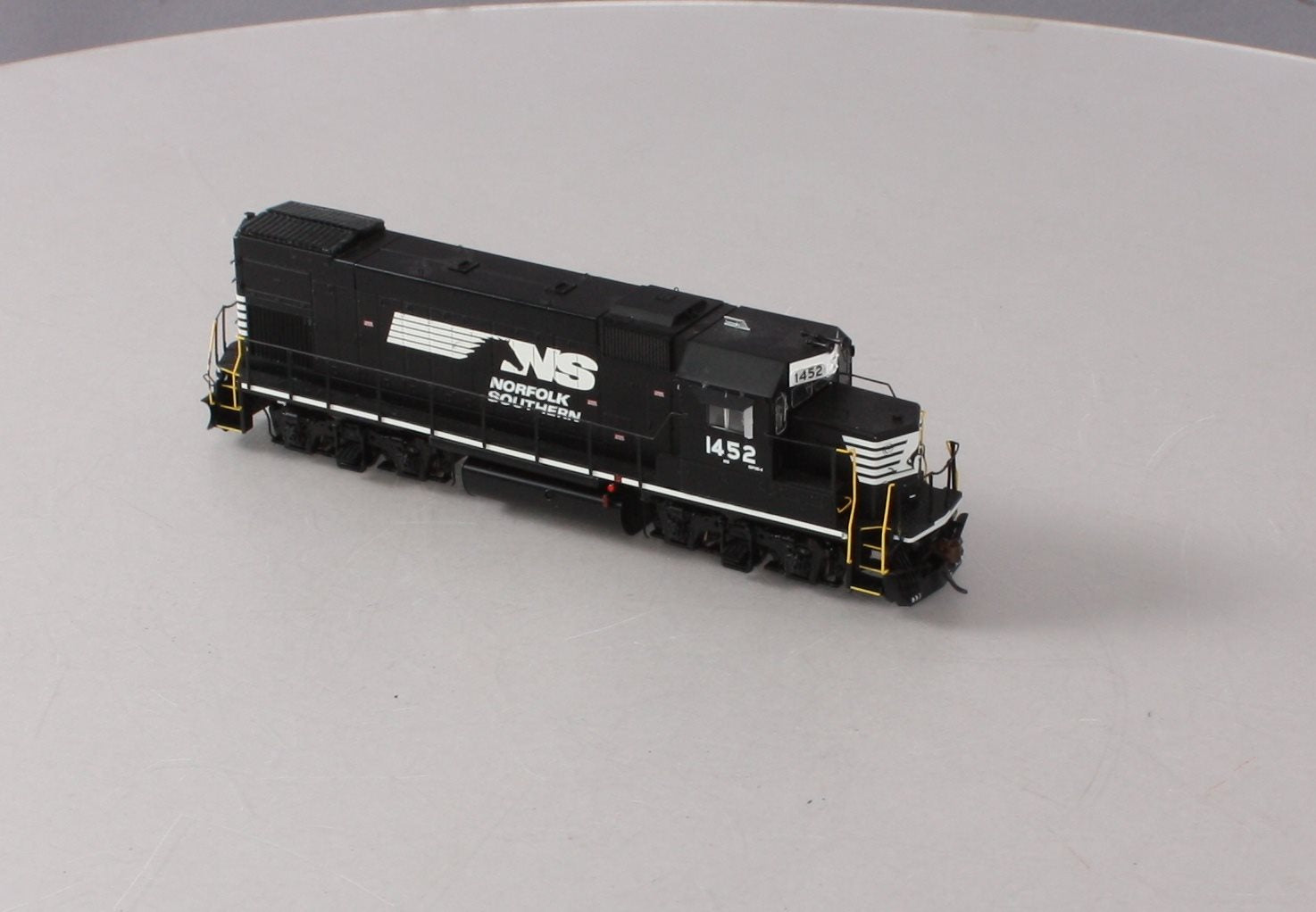 Athearn G68166 HO Norfolk Southern GP15-1 w/DCC & Sound Horsehead #1452