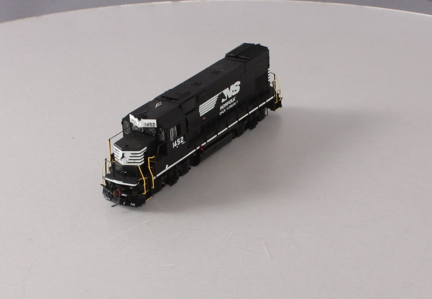 Athearn G68166 HO Norfolk Southern GP15-1 w/DCC & Sound Horsehead #1452