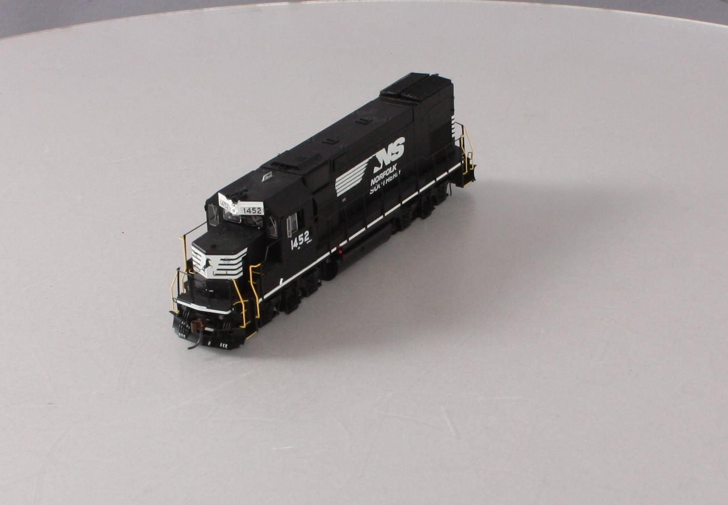 Athearn G68166 HO Norfolk Southern GP15-1 w/DCC & Sound Horsehead #1452