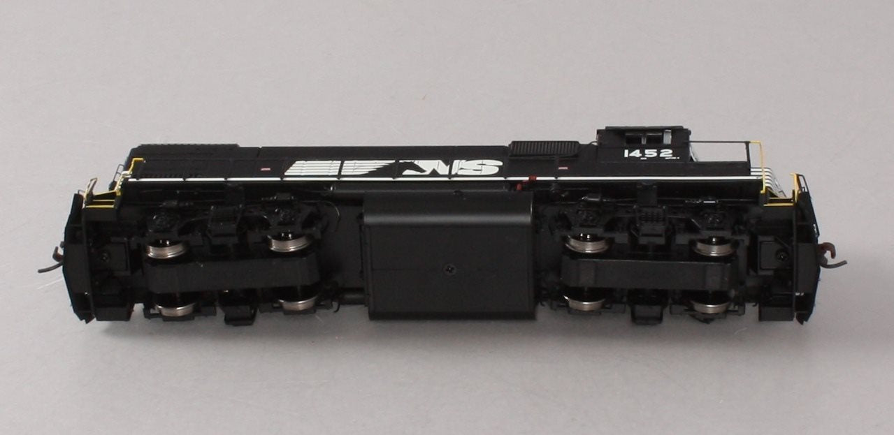 Athearn G68166 HO Norfolk Southern GP15-1 w/DCC & Sound Horsehead #1452
