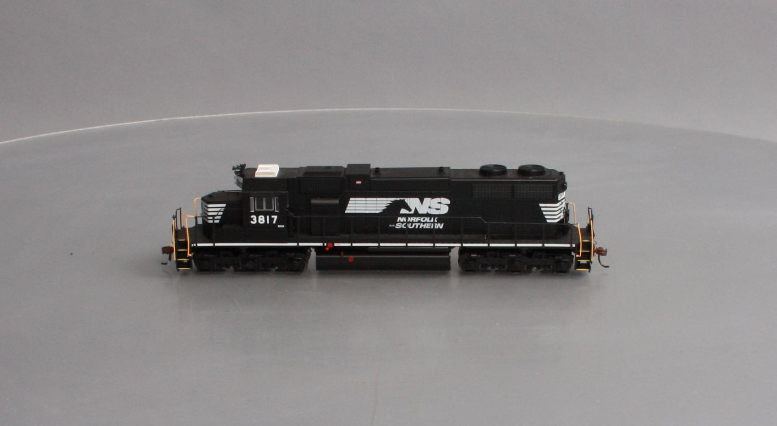 Athearn 88587 HO Norfolk Southern SD38 Diesel Locomotive w/DCC & Sound RTR #3817