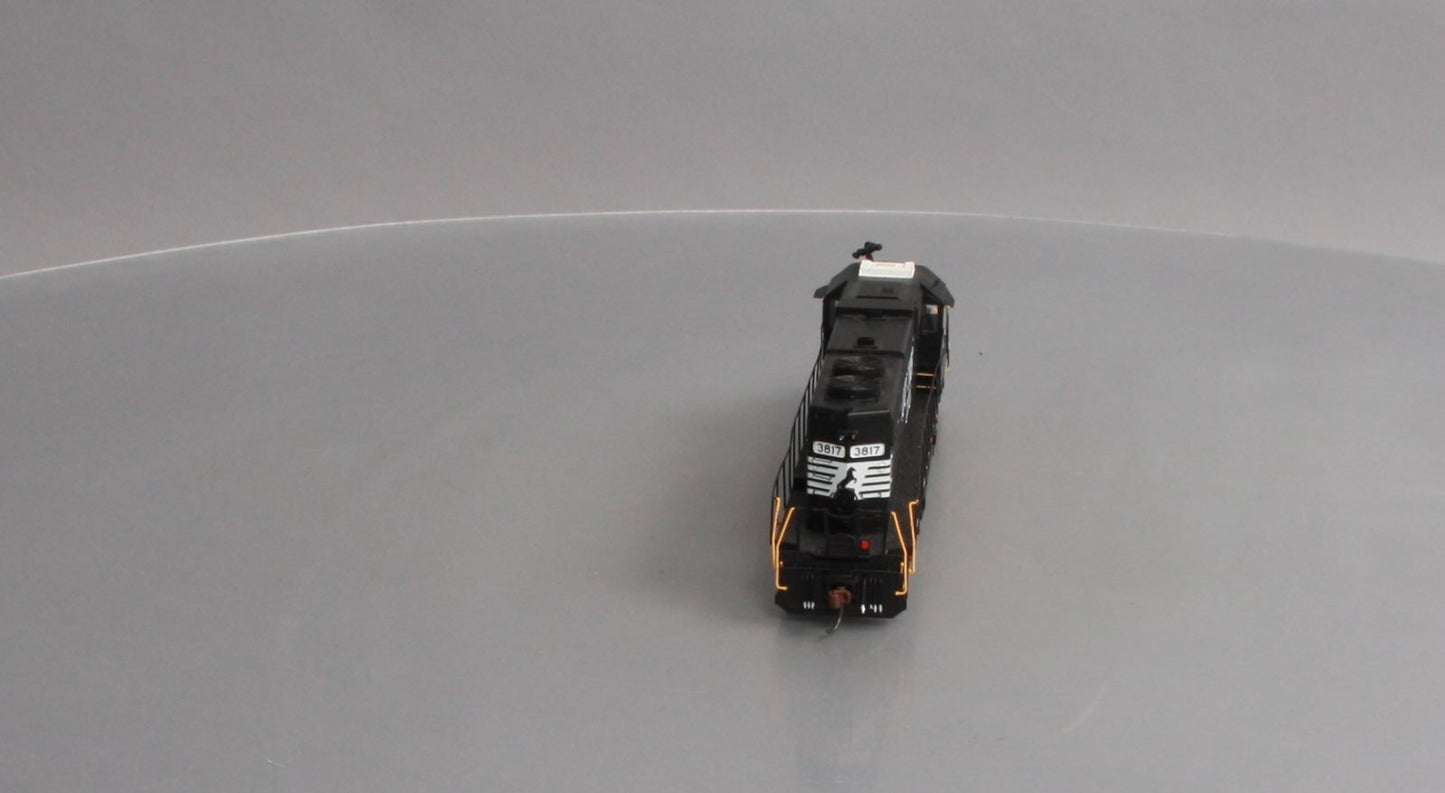 Athearn 88587 HO Norfolk Southern SD38 Diesel Locomotive w/DCC & Sound RTR #3817
