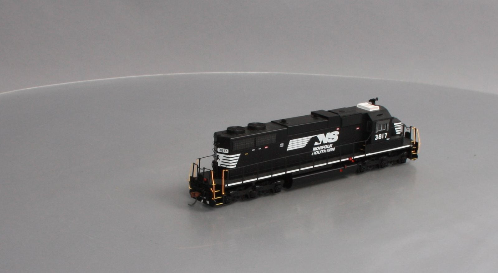 Athearn 88587 HO Norfolk Southern SD38 Diesel Locomotive w/DCC & Sound RTR #3817