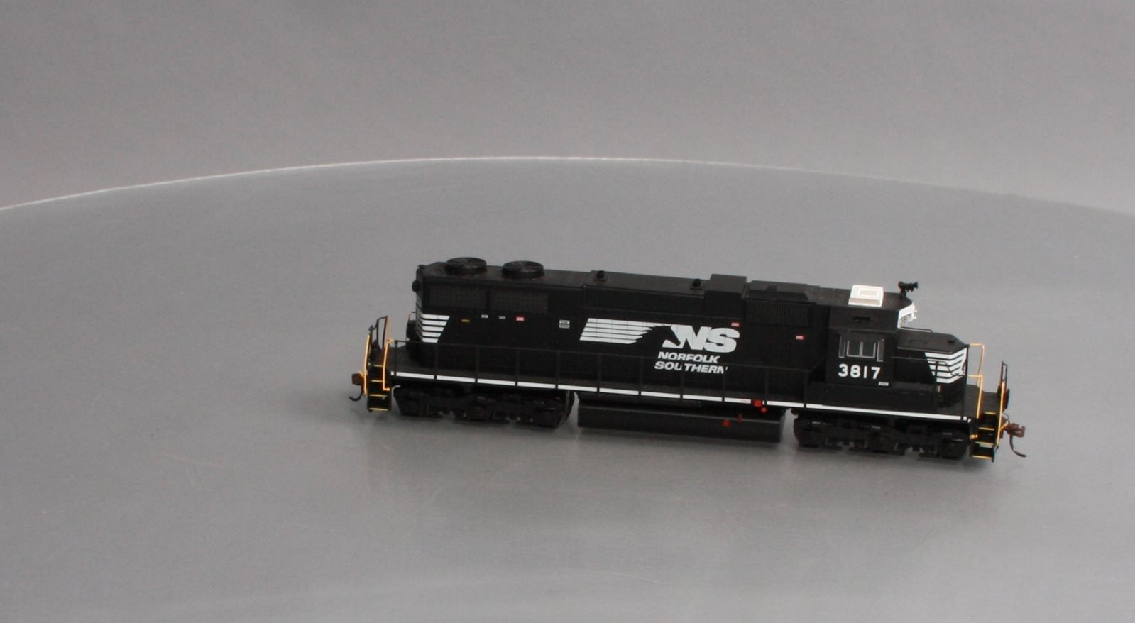 Athearn 88587 HO Norfolk Southern SD38 Diesel Locomotive w/DCC & Sound RTR #3817