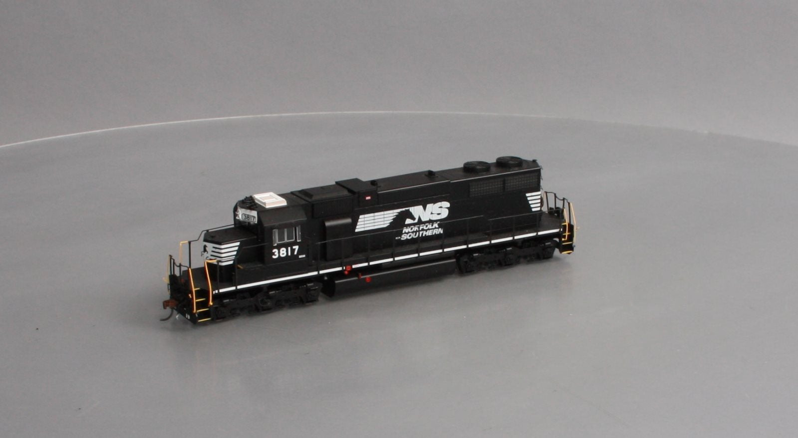 Athearn 88587 HO Norfolk Southern SD38 Diesel Locomotive w/DCC & Sound RTR #3817