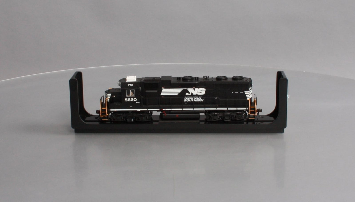 Atlas 10002403 HO Norfolk Southern GP38 Low Nose Locomotive Gold Series #5620