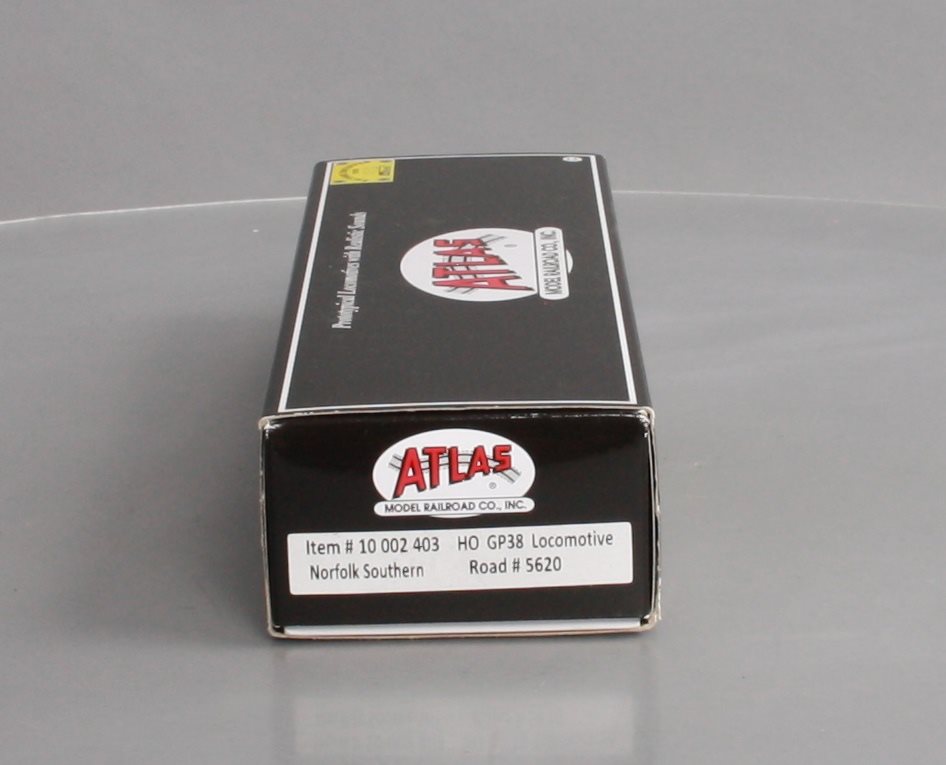 Atlas 10002403 HO Norfolk Southern GP38 Low Nose Locomotive Gold Series #5620