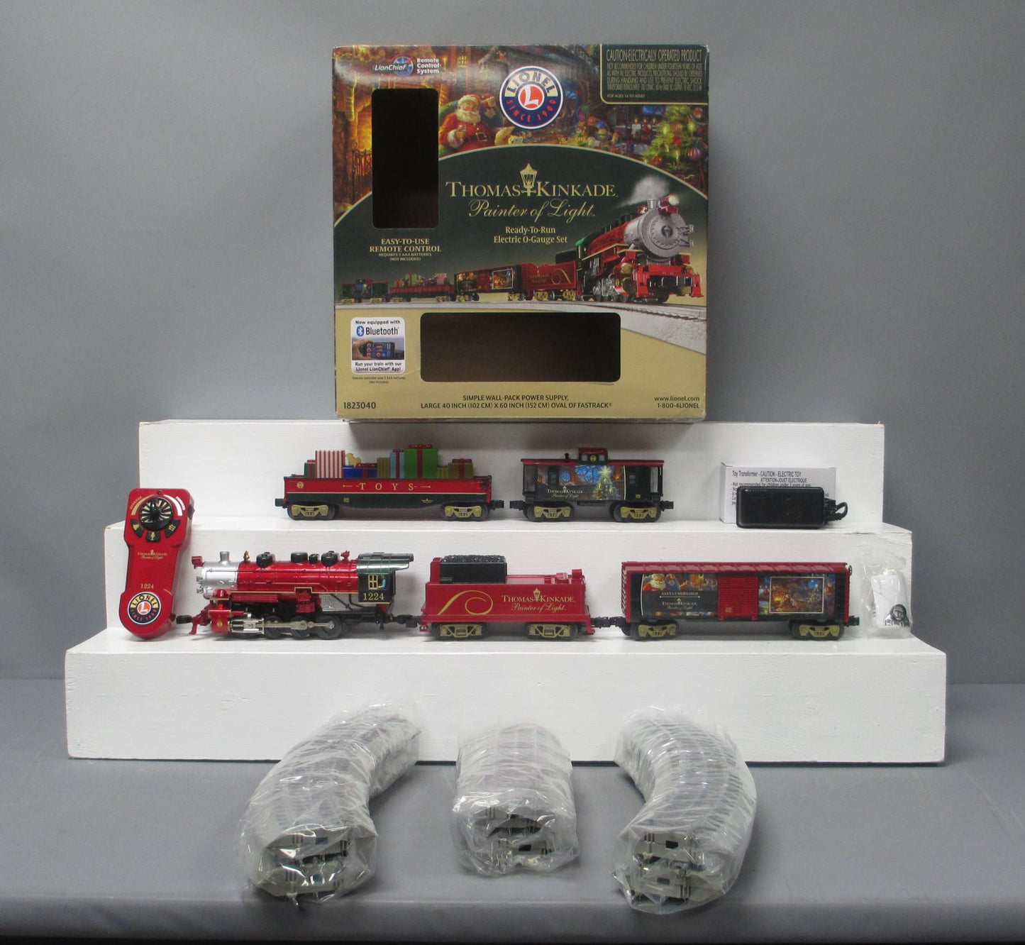 Lionel 1823040 Thomas Kinkade Christmas LionChief O Gauge Train Set w/ Bluetooth