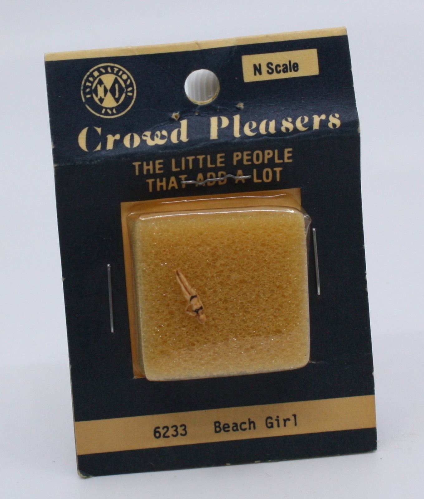 NJ International 6233 N Scale Crowd Pleasers Beach Girl Figure