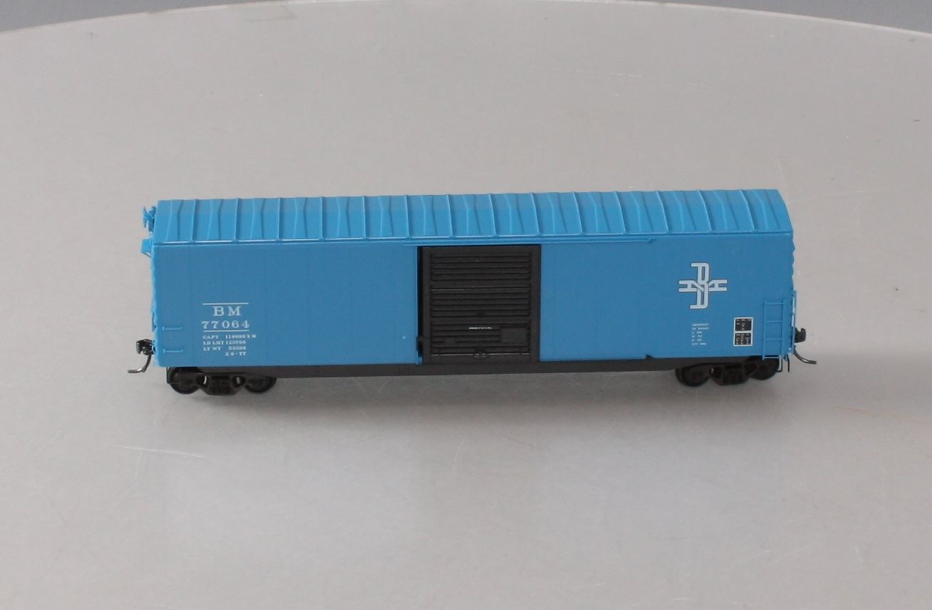 Kadee 6025 HO Boston & Maine 50' PS-1 Boxcar #77064