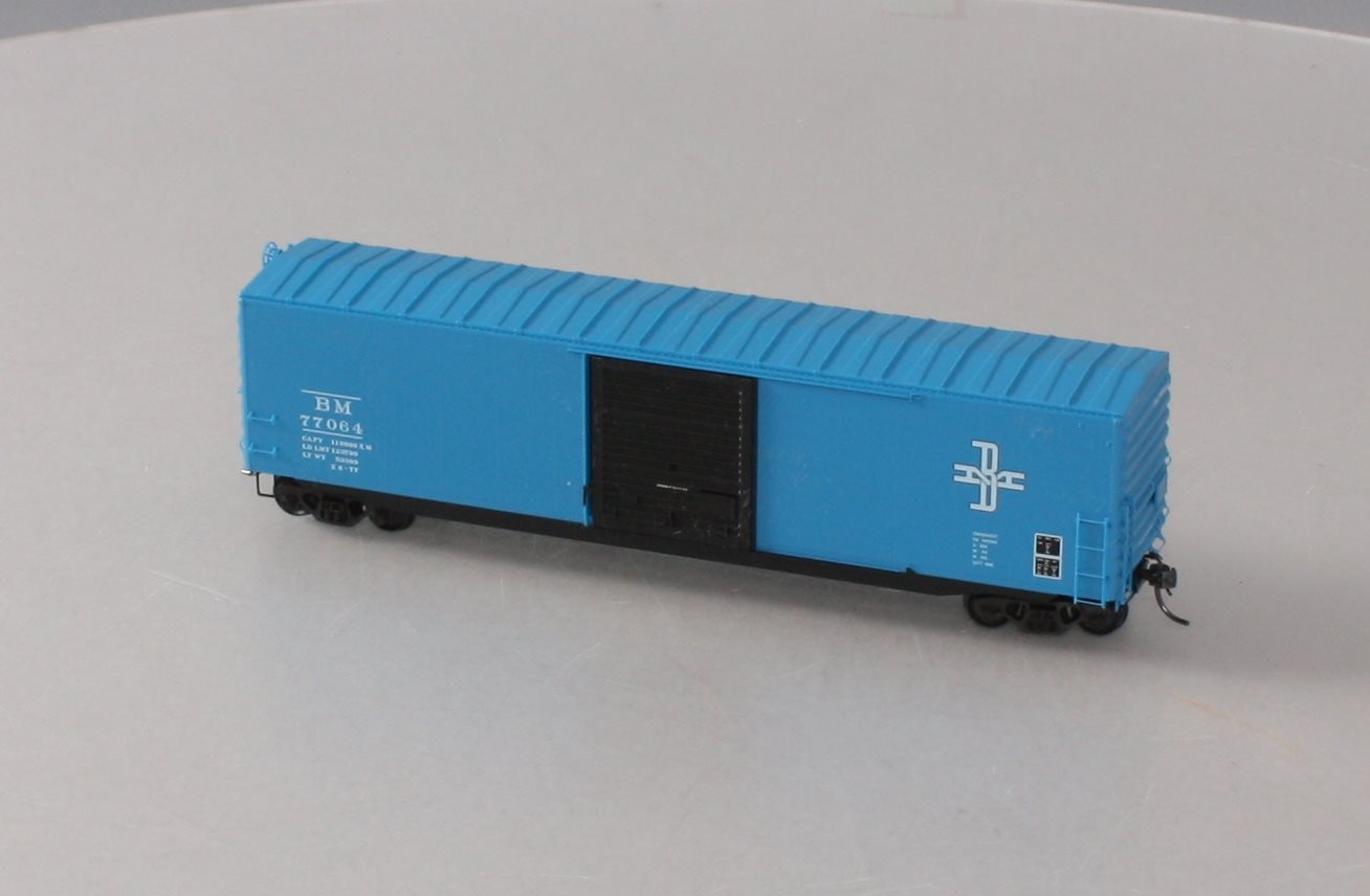 Kadee 6025 HO Boston & Maine 50' PS-1 Boxcar #77064