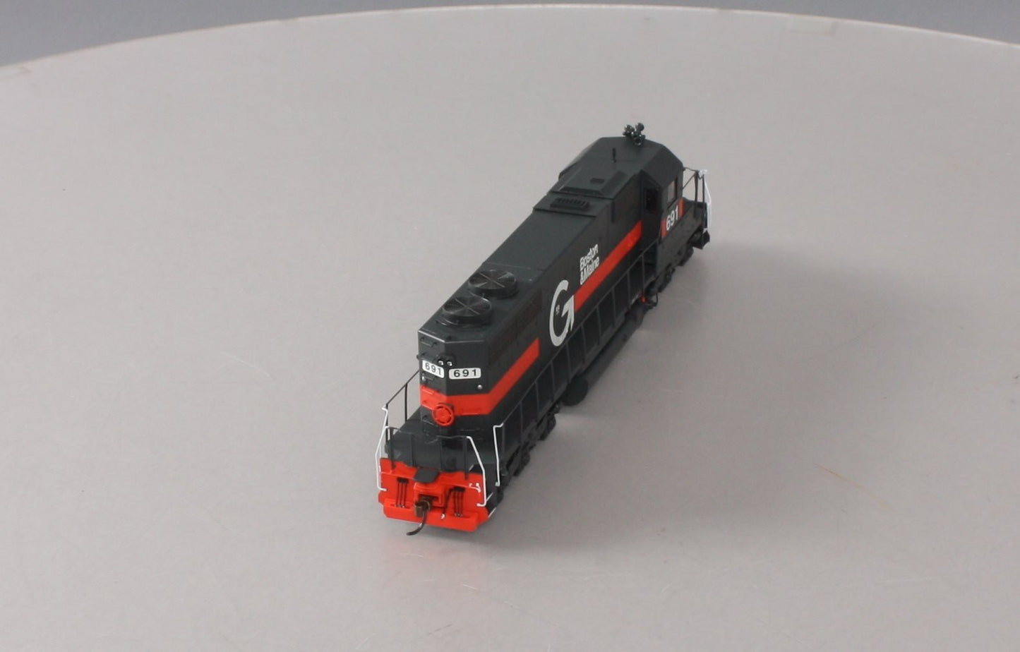 Athearn 64473 HO Guilford/B&M EMD SD39 Diesel Locomotive w/DCC & Sound #691