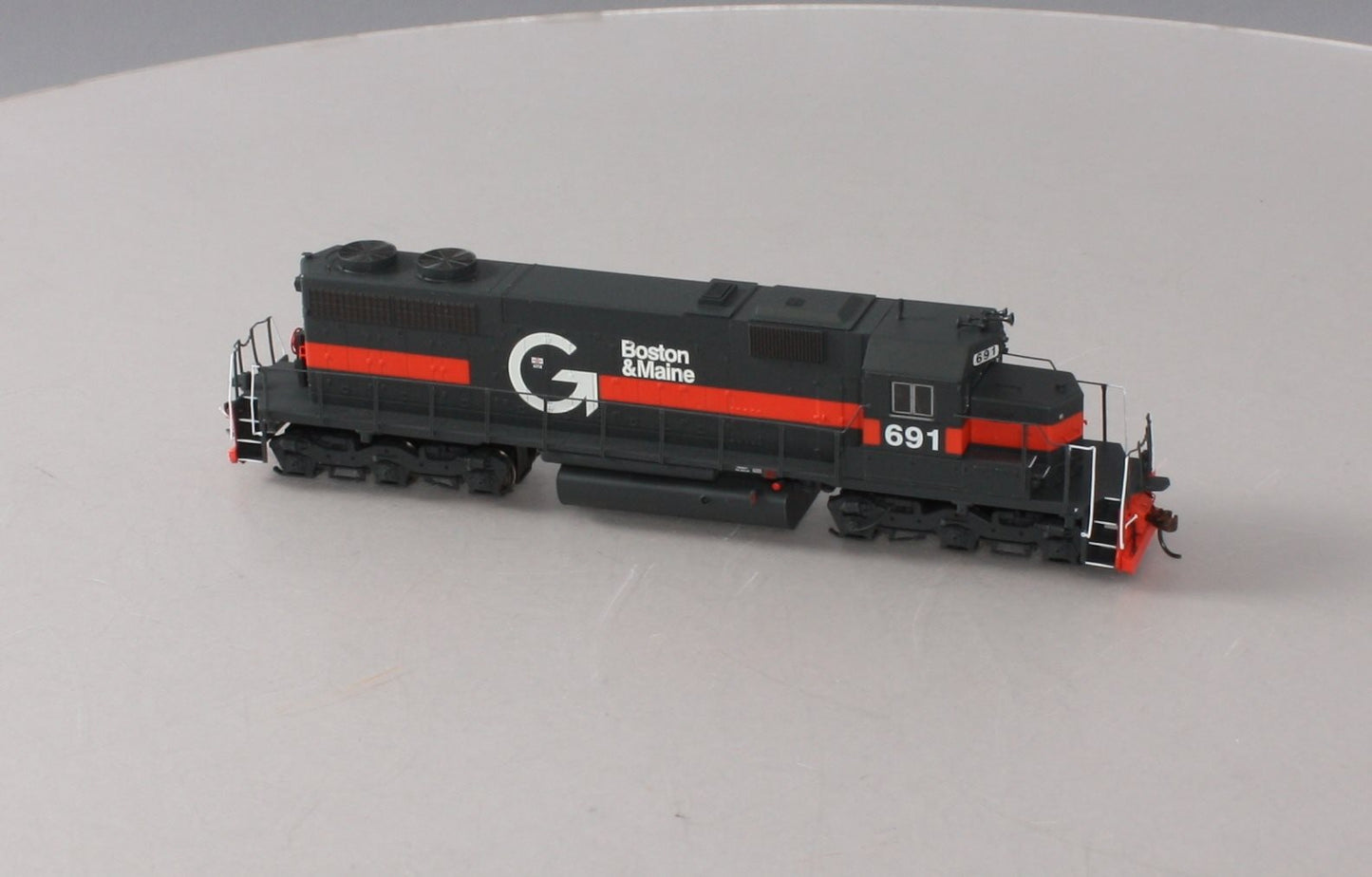Athearn 64473 HO Guilford/B&M EMD SD39 Diesel Locomotive w/DCC & Sound #691