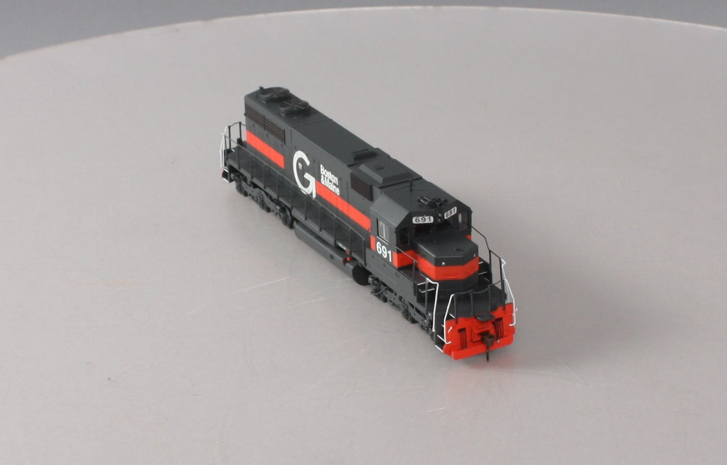 Athearn 64473 HO Guilford/B&M EMD SD39 Diesel Locomotive w/DCC & Sound #691