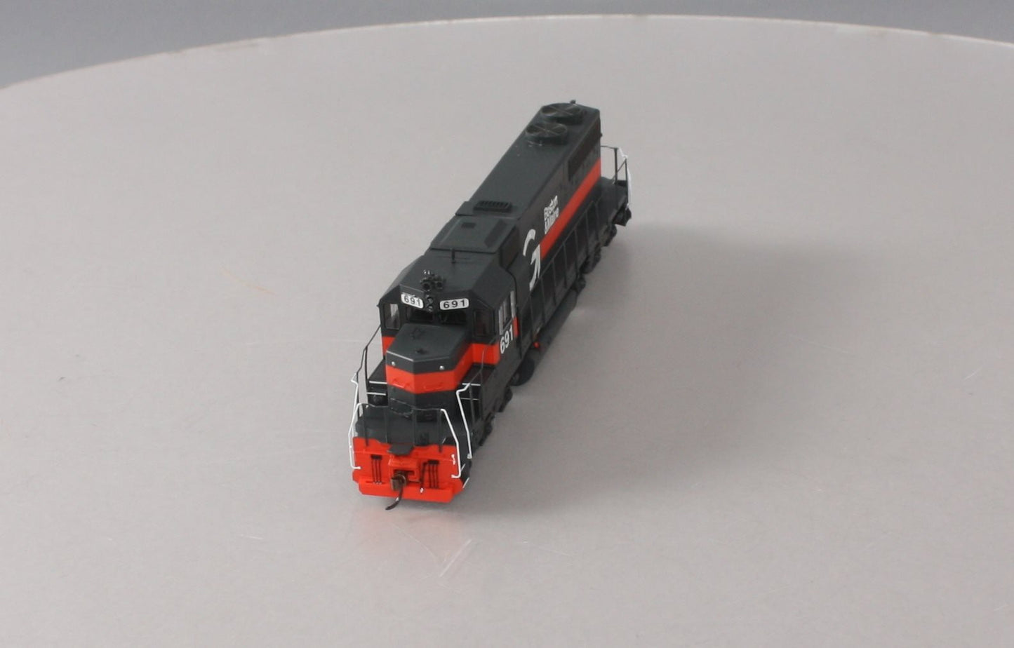 Athearn 64473 HO Guilford/B&M EMD SD39 Diesel Locomotive w/DCC & Sound #691