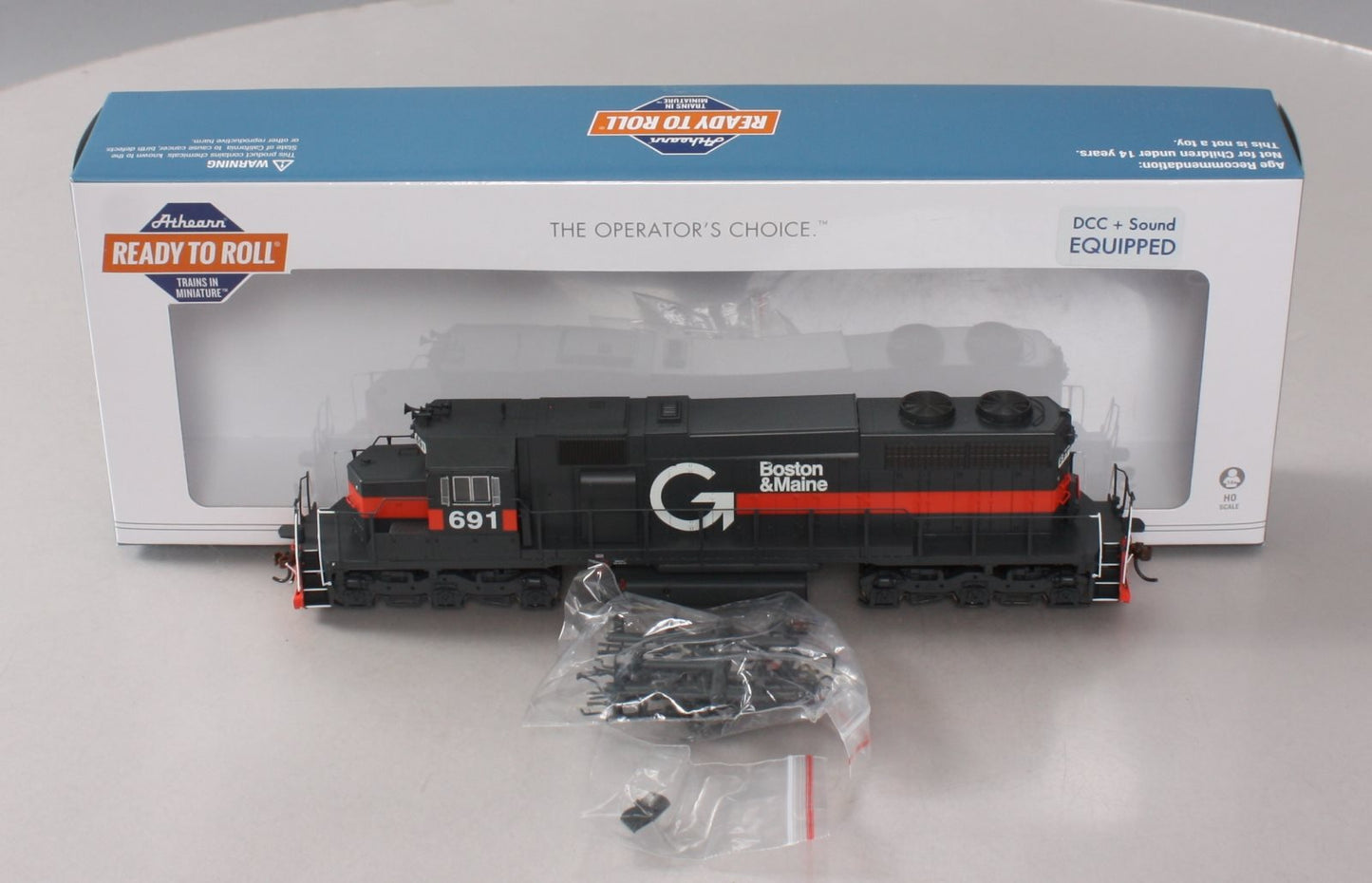 Athearn 64473 HO Guilford/B&M EMD SD39 Diesel Locomotive w/DCC & Sound #691