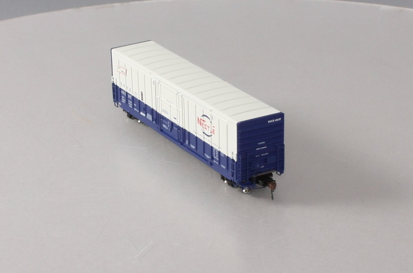 Athearn G26668 HO Nestle 50' PC&F Box with 10'6" Door #43137