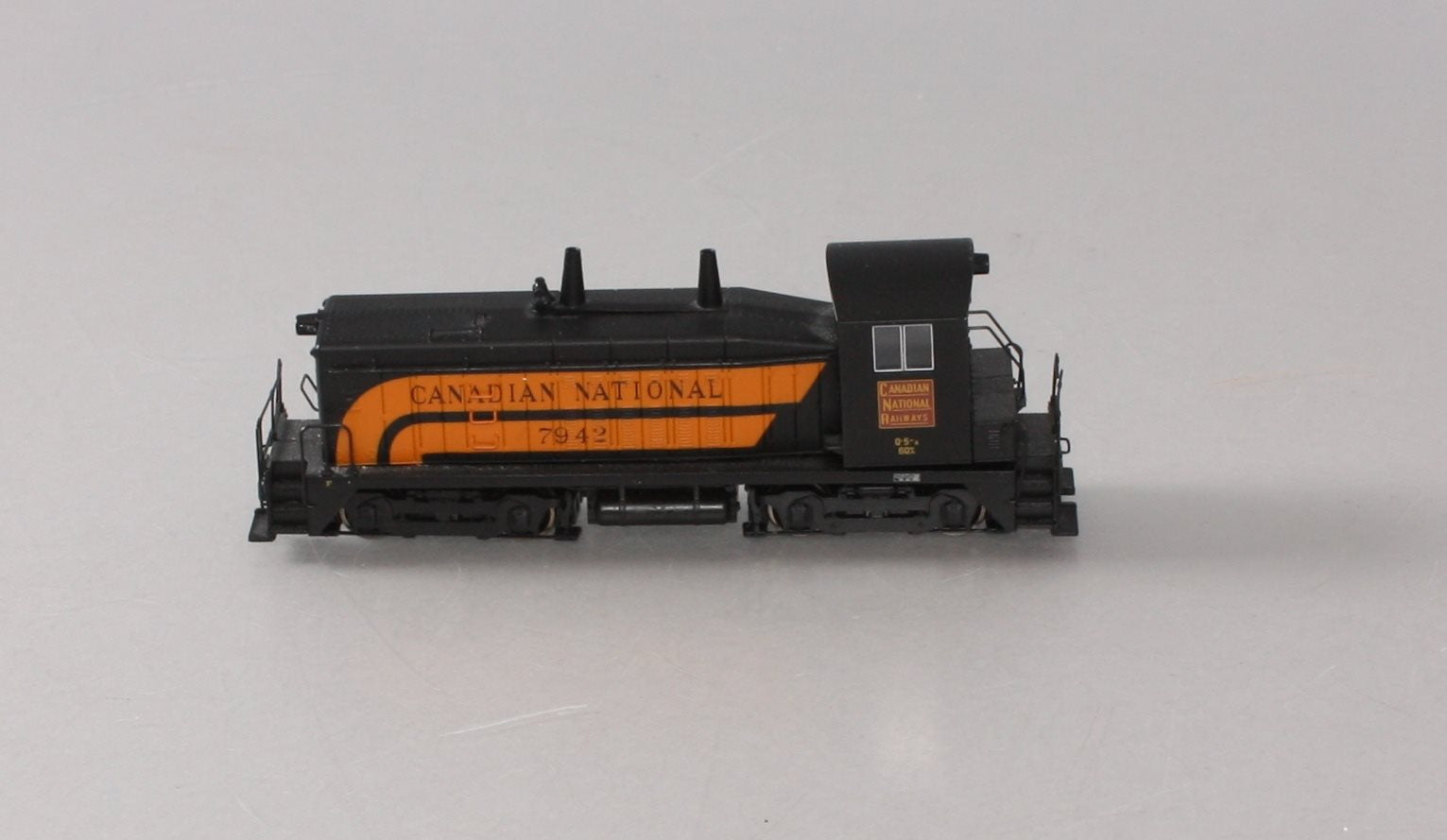 Broadway Limited 2624 HO Canadian National EMD NW2 #7942 Paragon2