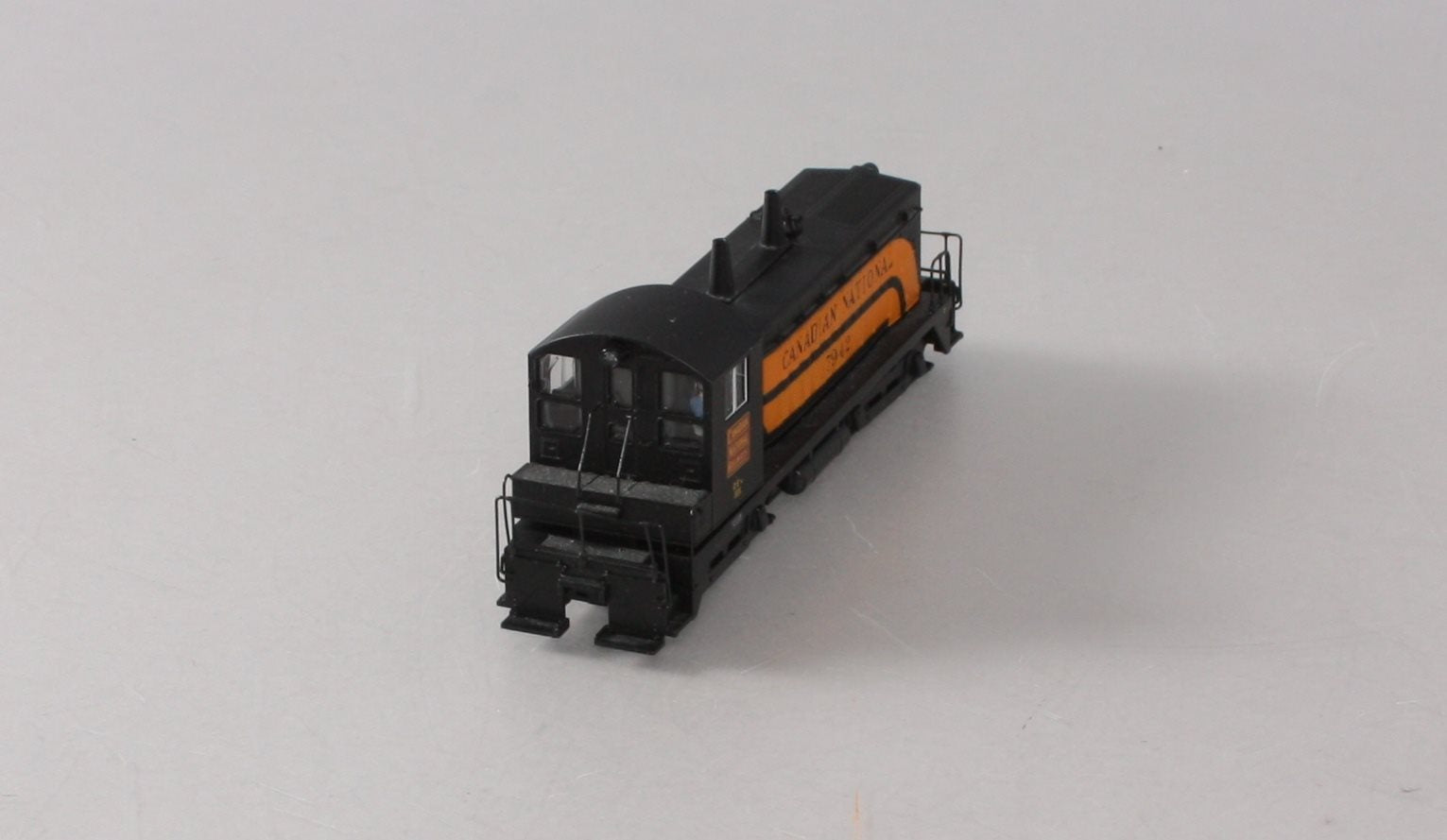 Broadway Limited 2624 HO Canadian National EMD NW2 #7942 Paragon2