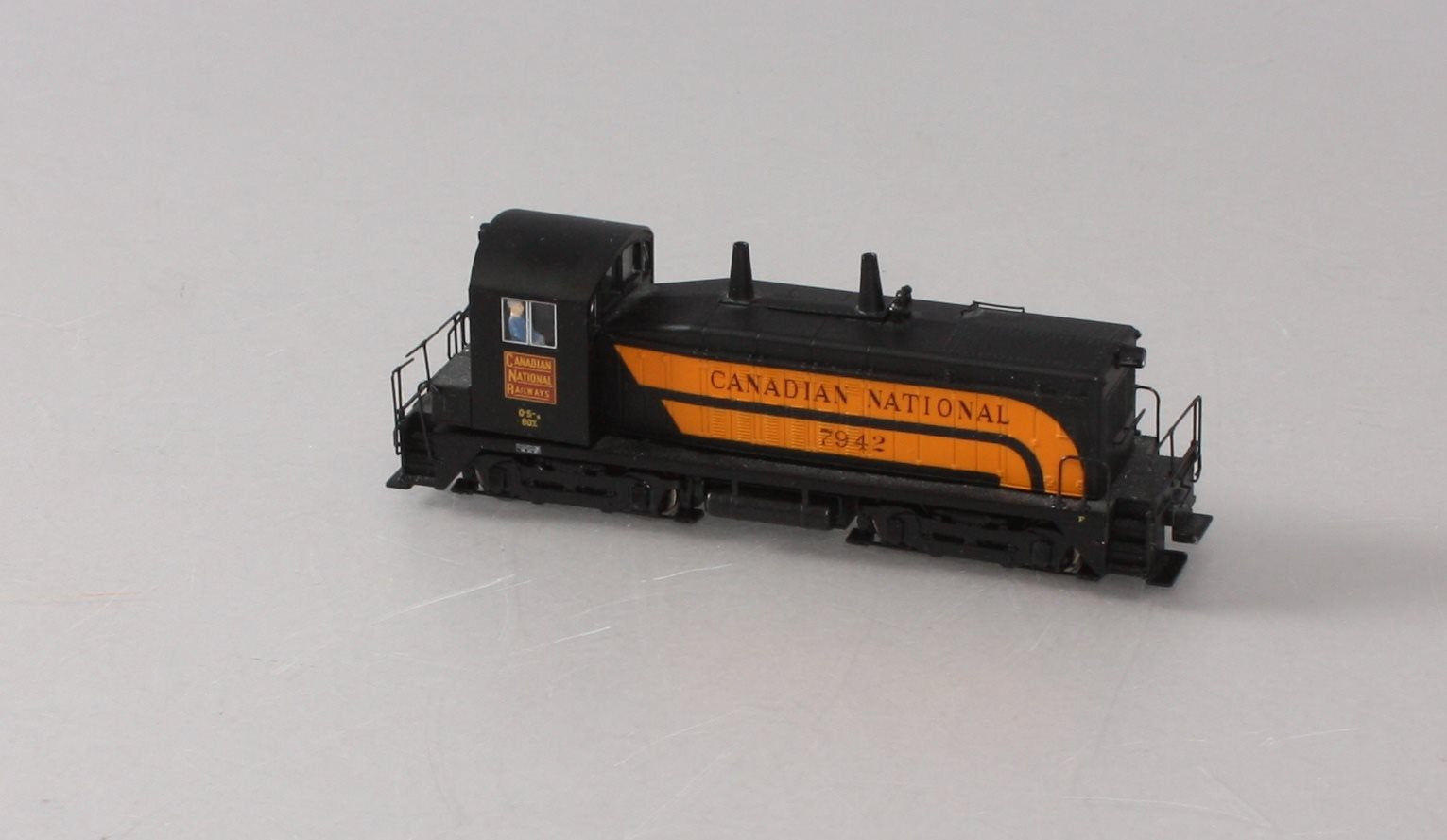 Broadway Limited 2624 HO Canadian National EMD NW2 #7942 Paragon2