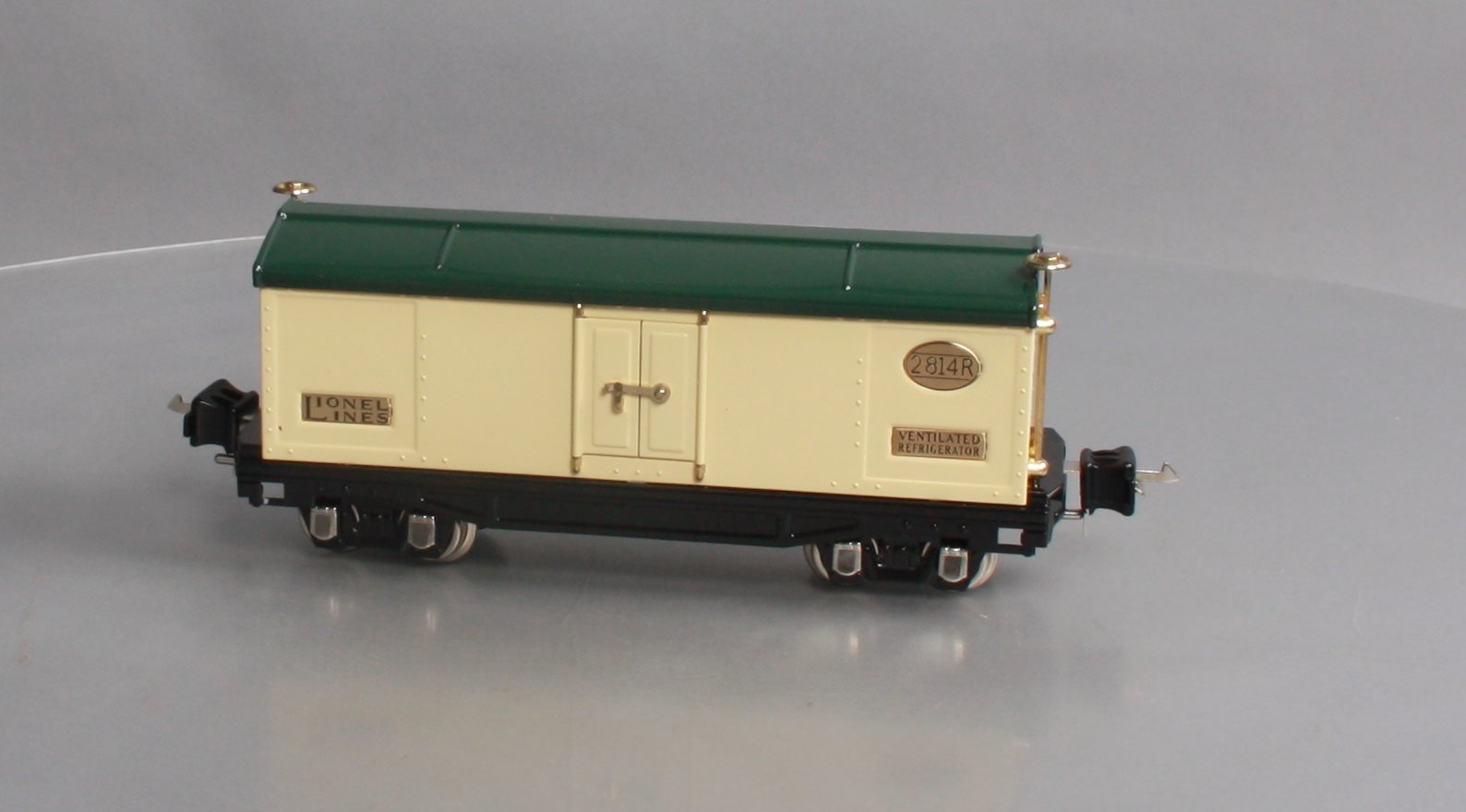 Lionel 11-70005 Reefer #2814R Ivory and Peacock