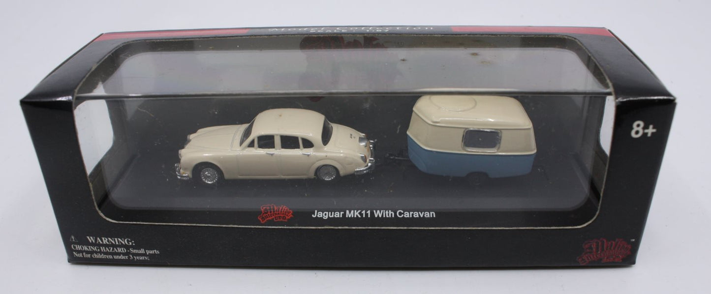 Malibu International 06009 HO Cream/Blue Jaguar MK11 With Caravan