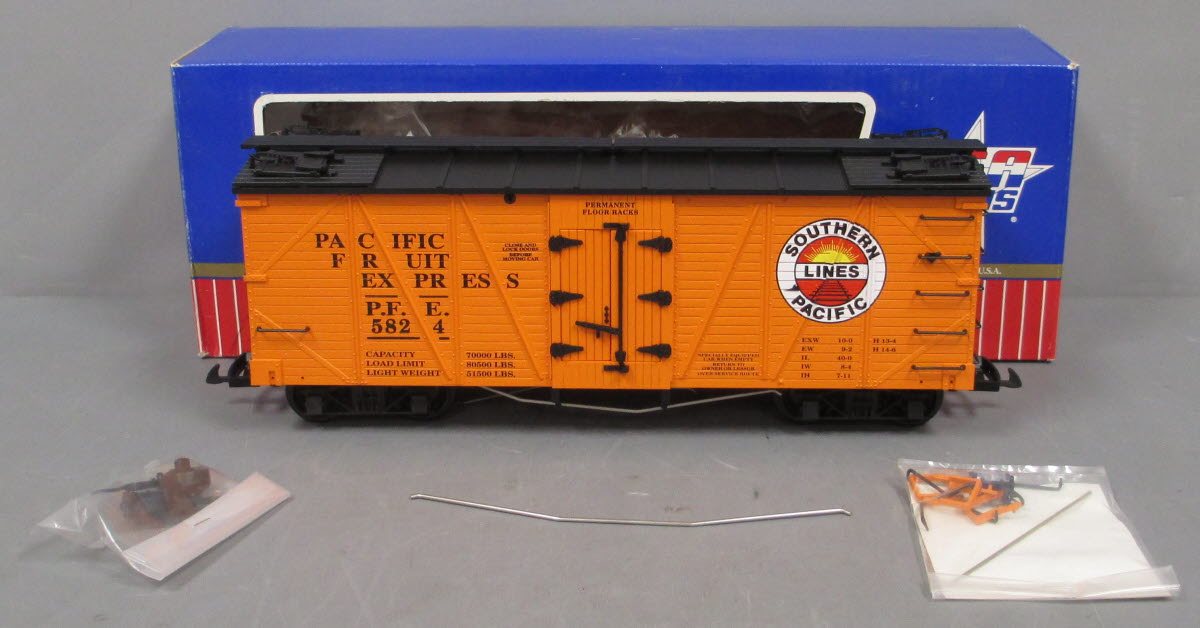 USA Trains R15017 G PFE/Southern Pacific Outside Braced Refrigerator Car #5824