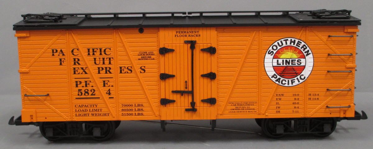 USA Trains R15017 G PFE/Southern Pacific Outside Braced Refrigerator Car #5824