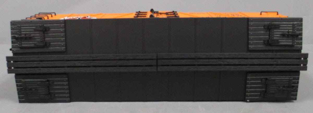 USA Trains R15017 G PFE/Southern Pacific Outside Braced Refrigerator Car #5824