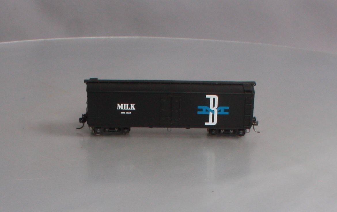 Athearn 84340 HO Scale Boston & Maine RTR 40' Pfaudler Milk Car #1928