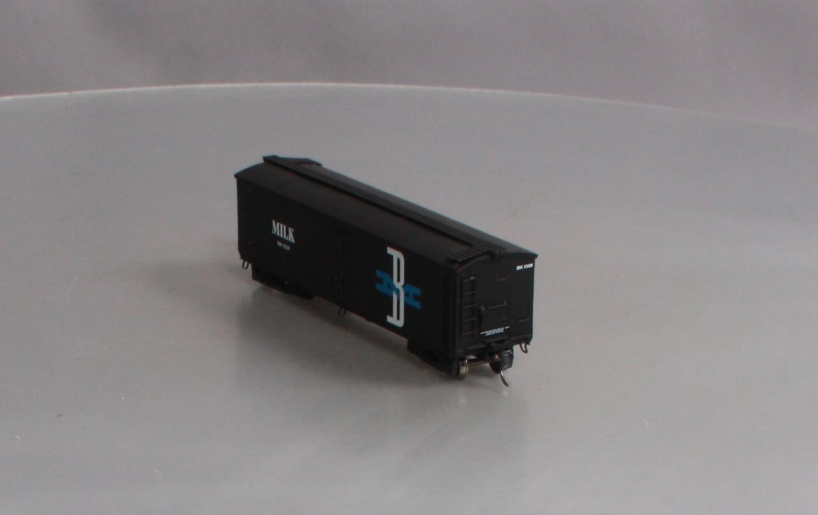 Athearn 84340 HO Scale Boston & Maine RTR 40' Pfaudler Milk Car #1928