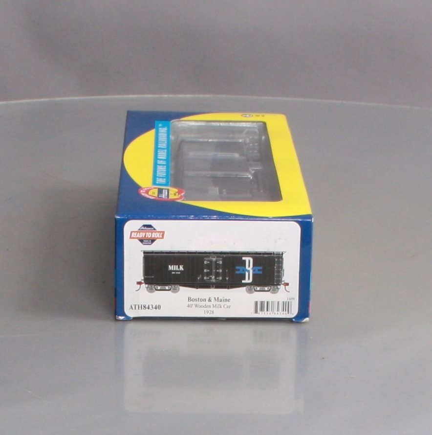 Athearn 84340 HO Scale Boston & Maine RTR 40' Pfaudler Milk Car #1928