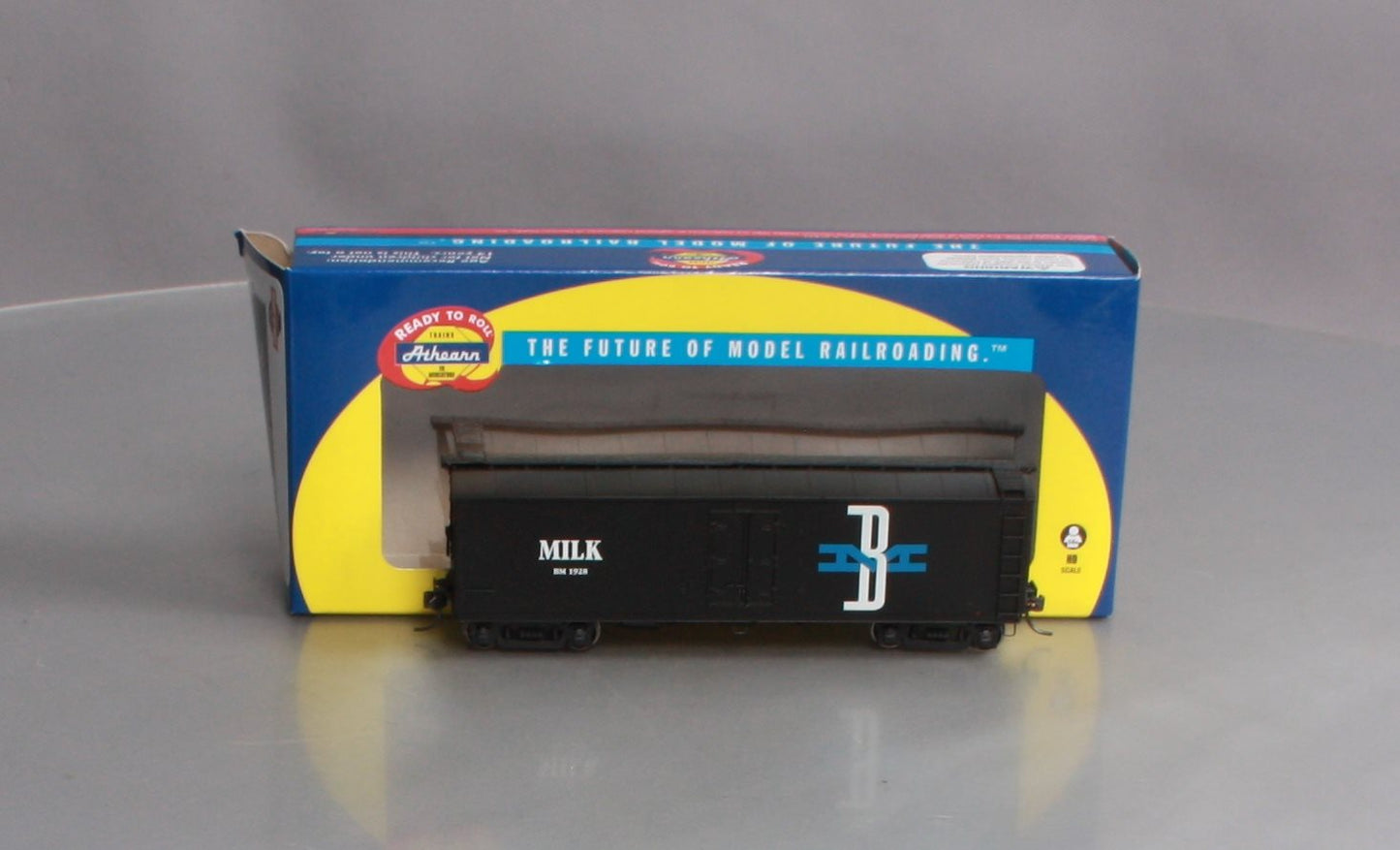 Athearn 84340 HO Scale Boston & Maine RTR 40' Pfaudler Milk Car #1928