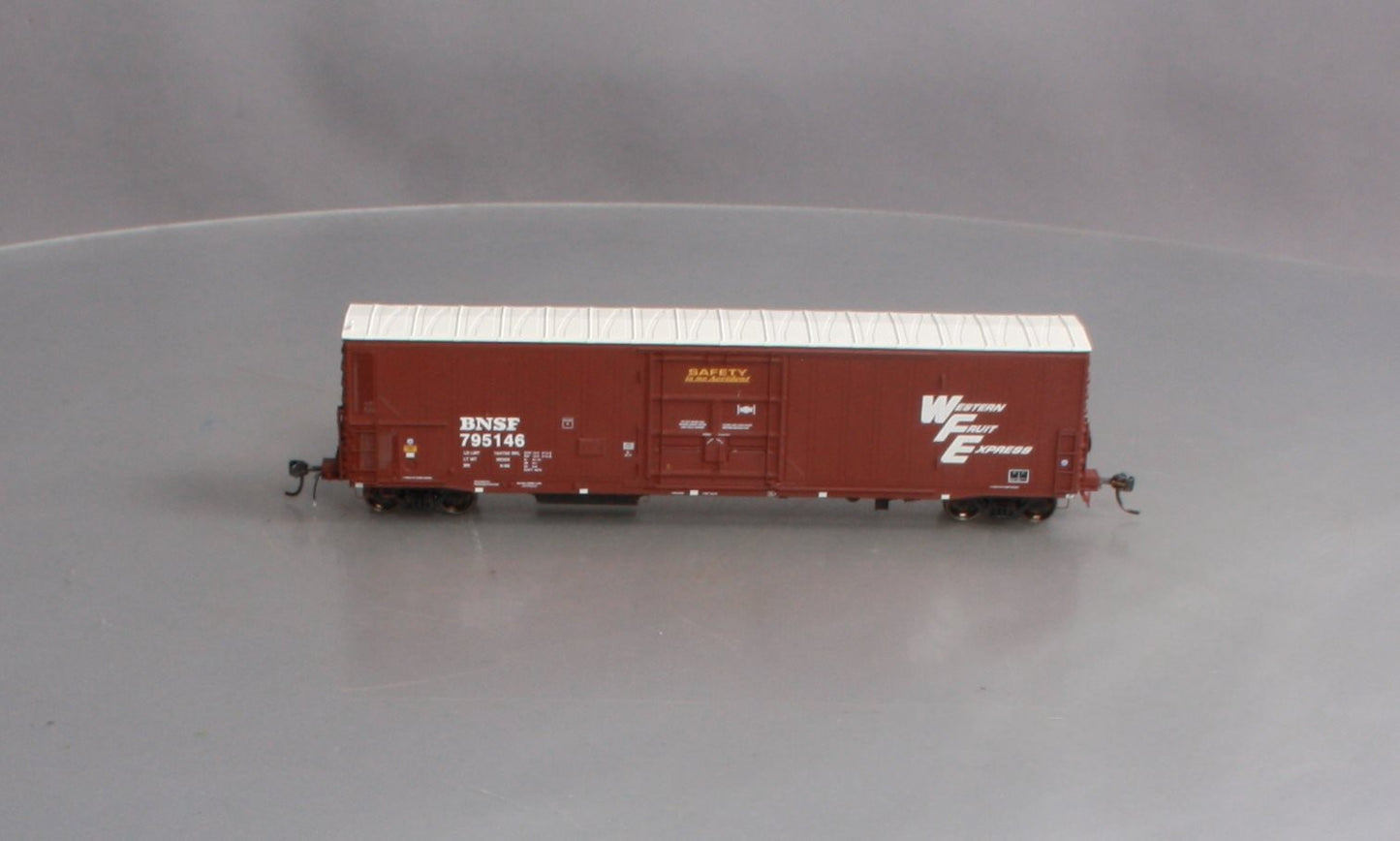 Athearn G63074 HO BNSF 57' FGE Mechanical Reefer Car #794878