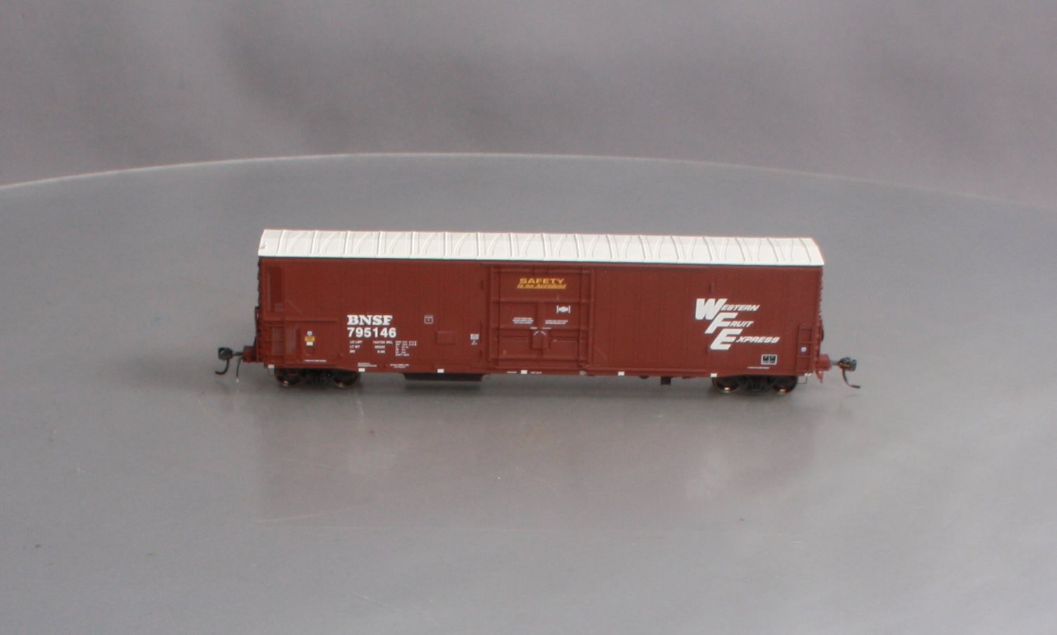 Athearn G63074 HO BNSF 57' FGE Mechanical Reefer Car #794878