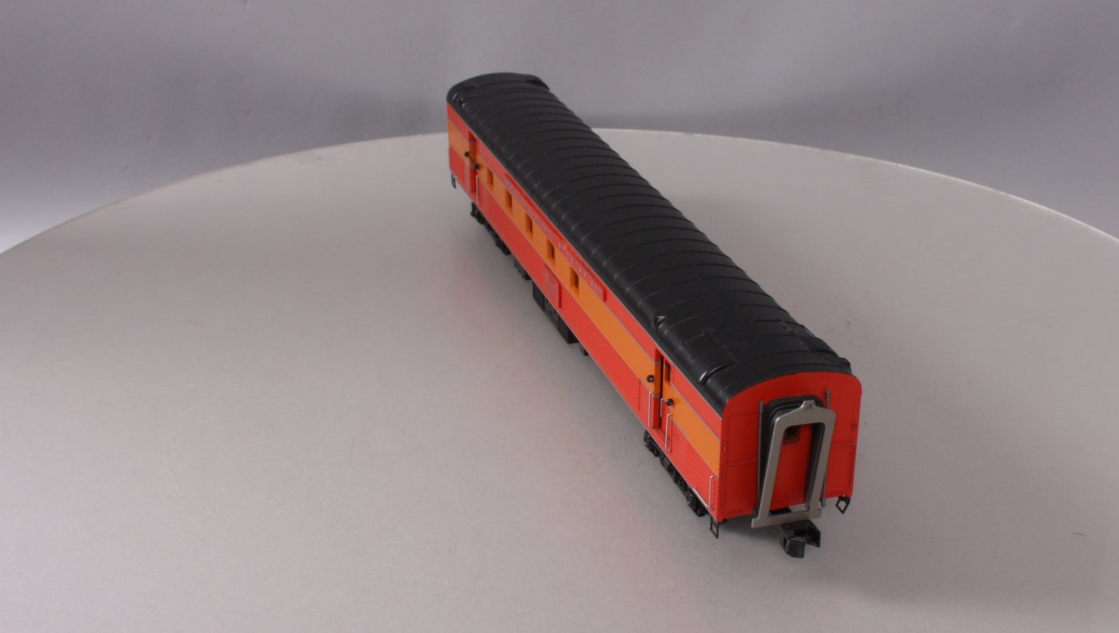 MTH 20-68121 Southern Pacific 70' ABS RPO Passenger Car (Ribbed)