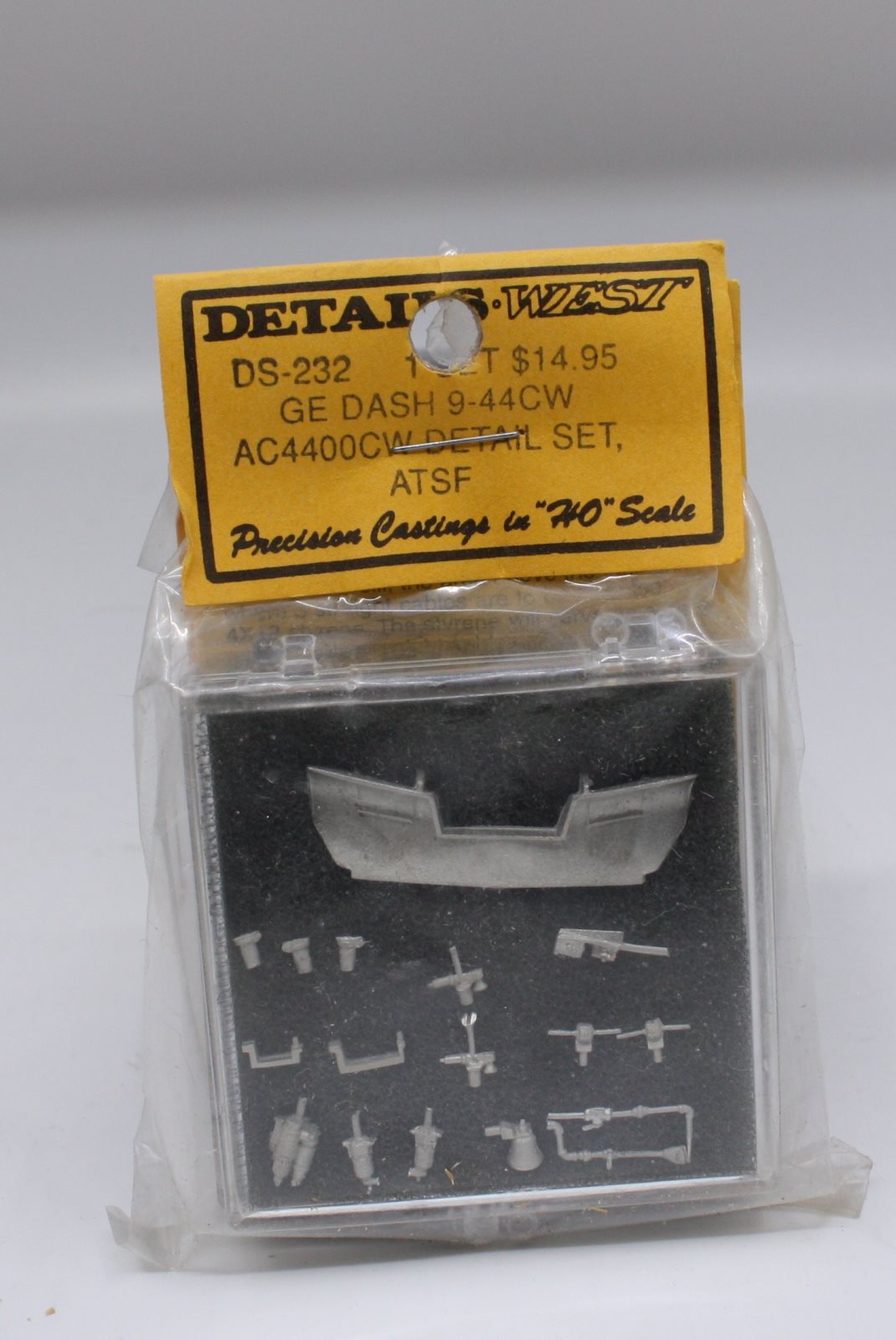 Details West 232 HO GE Dash 9-44 CW AC4400CW Details Set, ATSF
