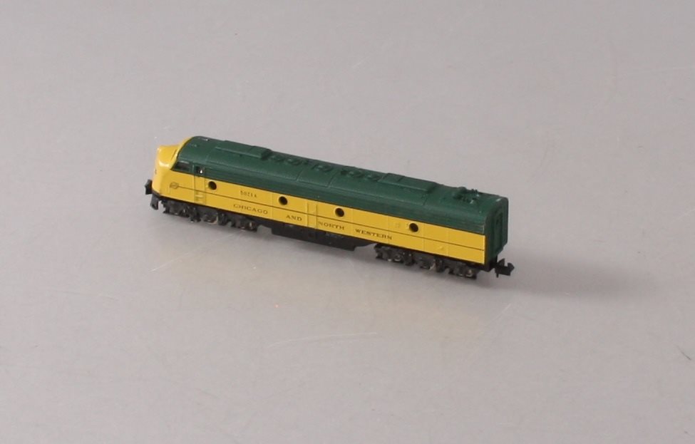 Atlas 2105 N Scale Chicago & North Western EMD E8 Diesel Locomotive #5021A