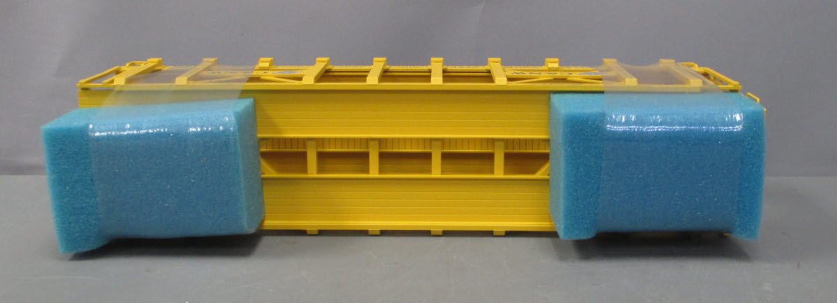 USA Trains R17218 Chicago & North Western Two-Tier Auto Carrier Flat Cars