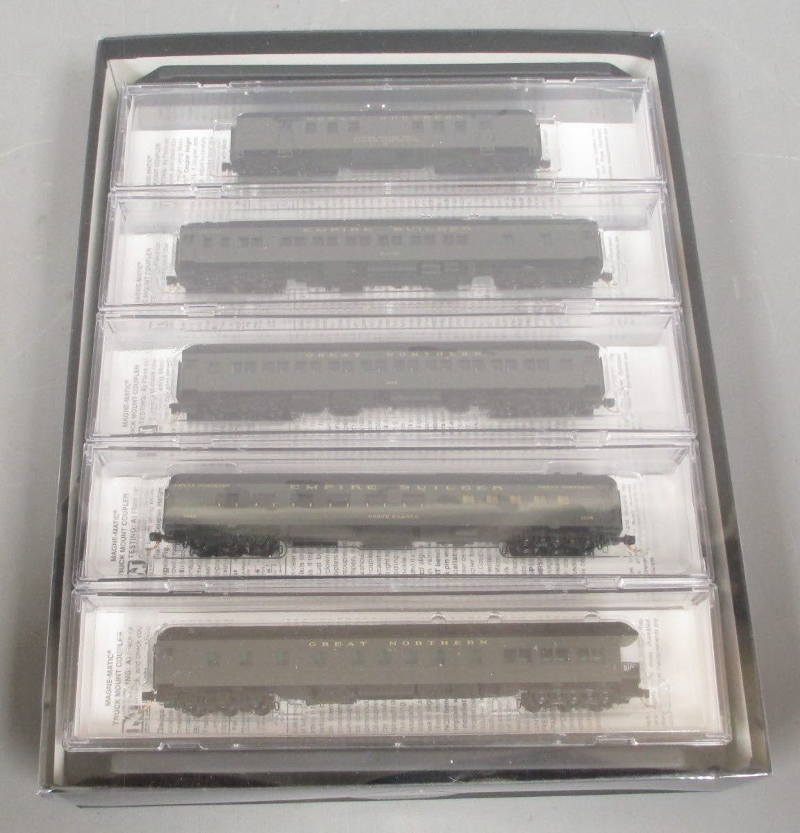 Micro-Trains 99301570 N Great Northern Heavyweight Passenger (Set of 5)