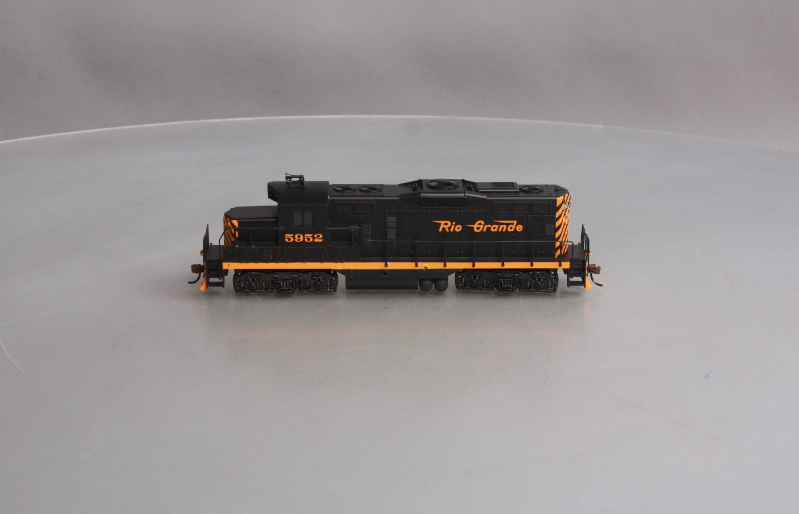 Walthers 931-5103 HO D&RGW EMD GP9M Diesel Locomotive DCC Ready to Run
