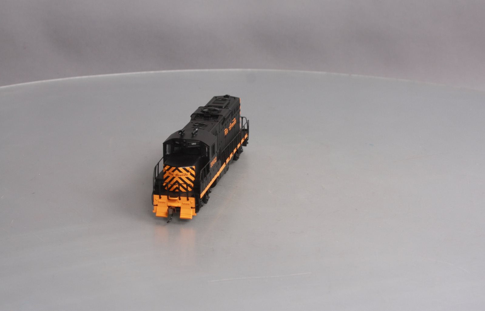 Walthers 931-5103 HO D&RGW EMD GP9M Diesel Locomotive DCC Ready to Run