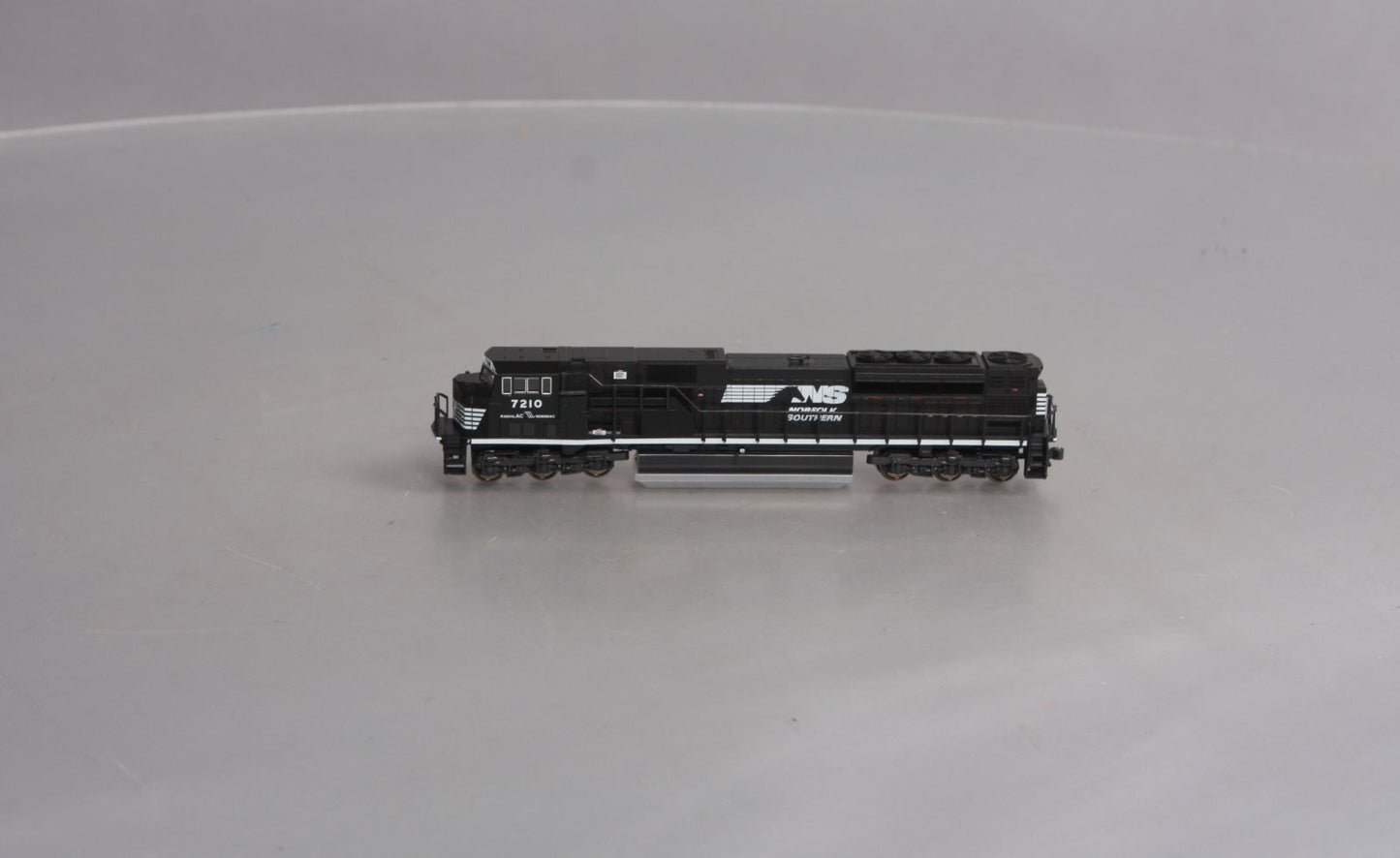 Kato 176-5514 N Scale Norfolk Southern Diesel Locomotive #7210