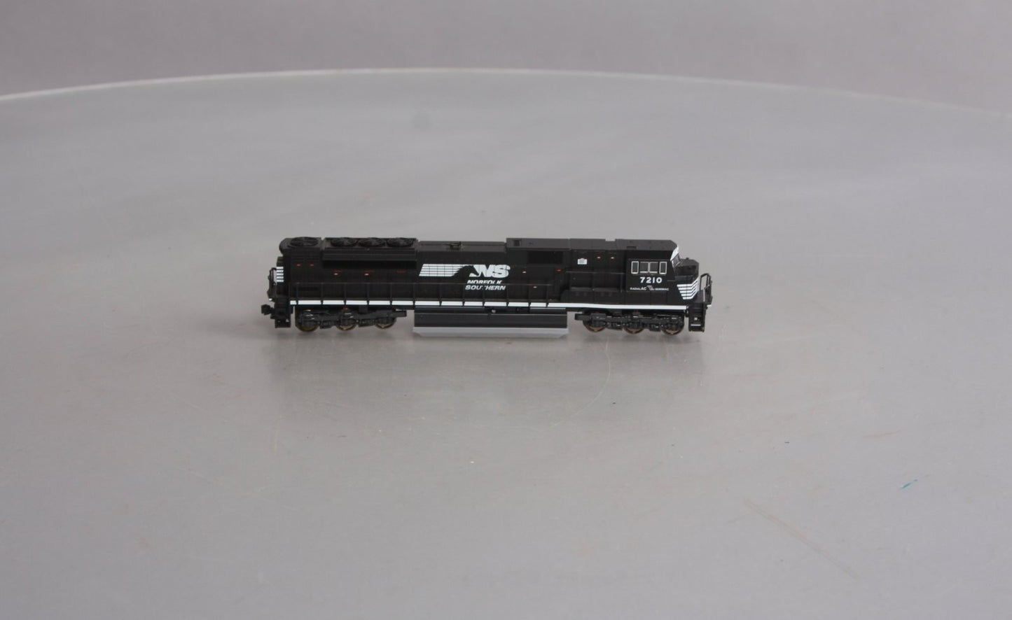 Kato 176-5514 N Scale Norfolk Southern Diesel Locomotive #7210
