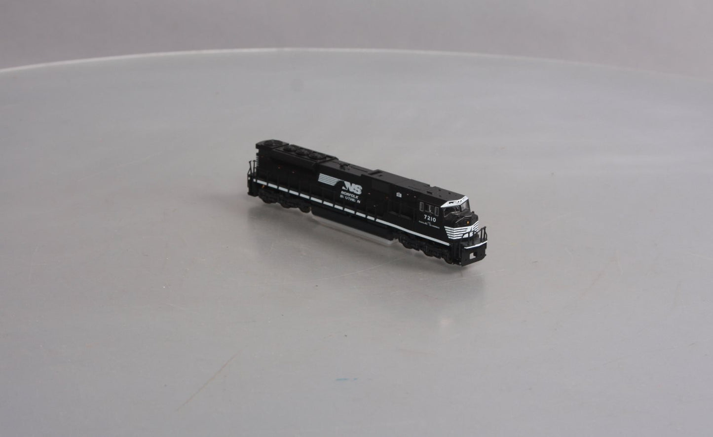 Kato 176-5514 N Scale Norfolk Southern Diesel Locomotive #7210