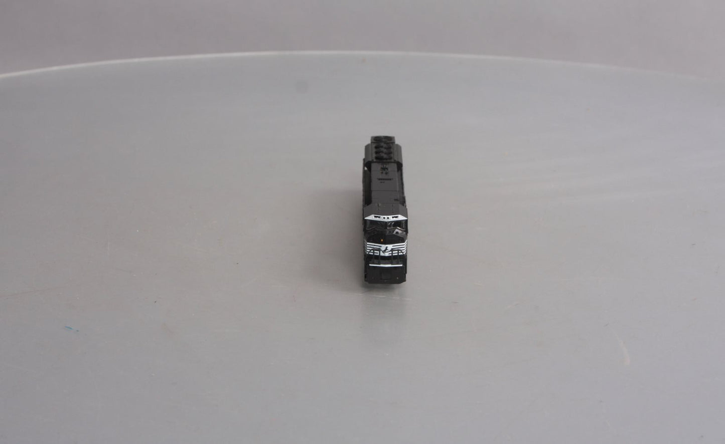 Kato 176-5514 N Scale Norfolk Southern Diesel Locomotive #7210