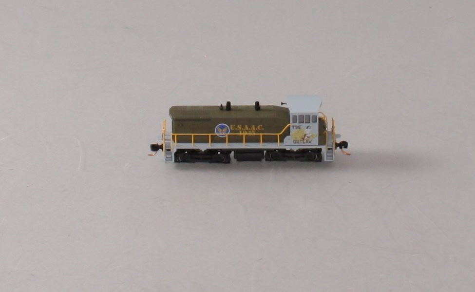 Micro-Trains 98650510 N USAAC Nose Art SW1500 Diesel Locomotive #1945